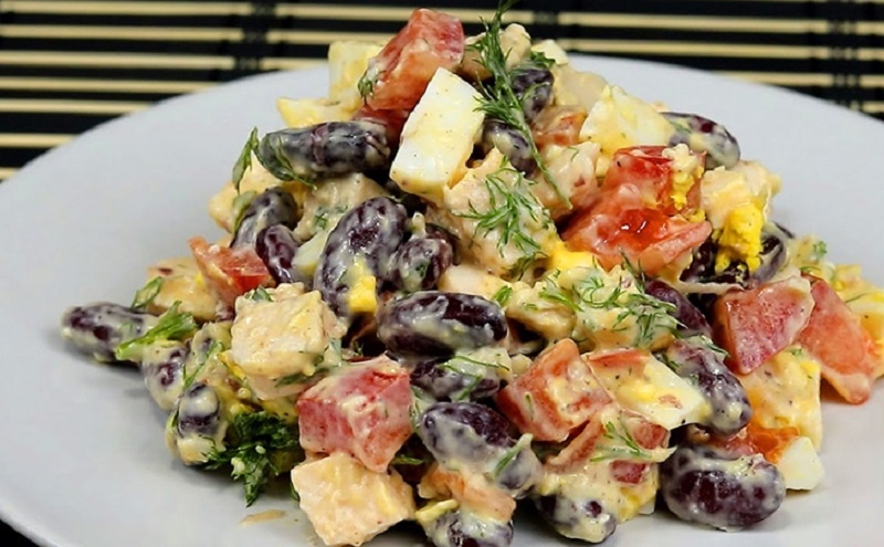 Салат с курицей и фасолью, который спасёт любой новогодний стол – готовим за 15 минут 