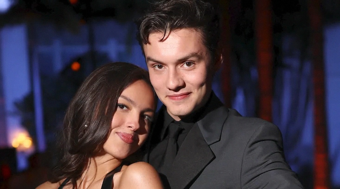     Оливия Родриго и Луи Партридж / Скриншот из «Olivia Rodrigo’s Boyfriend Louis Partridge Shares Rare Insight Into Their Relationship»