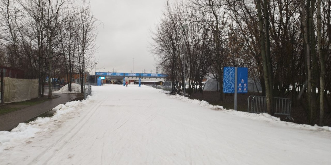 Лыжи под дождем: что сейчас на лыжной трассе в Марьино