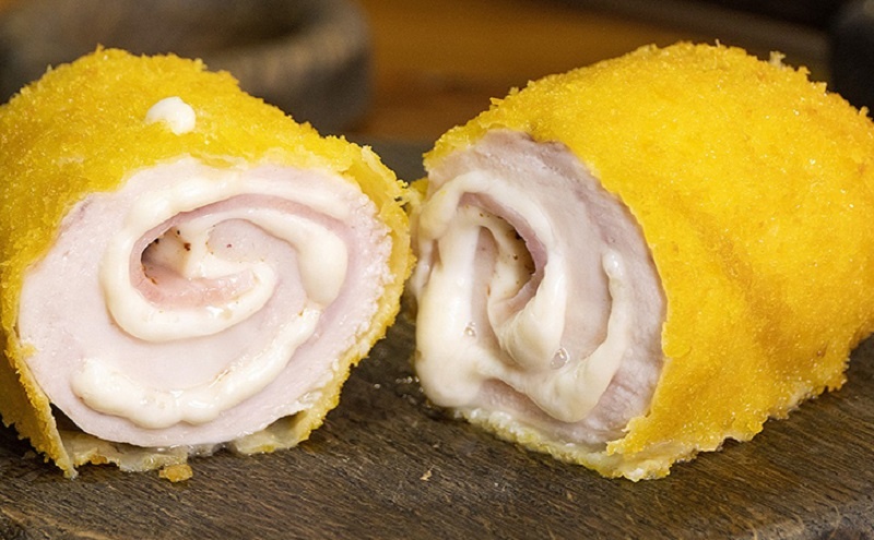 Курица Кордон блю на новогоднем столе: обычная куриная грудка может стать звездой ужина