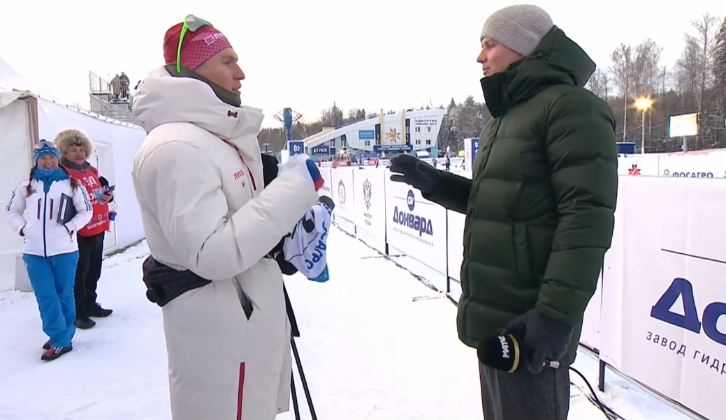 Большунов был резок, но не позволял себе оскорблений и перехода на личности. Говорил с улыбкой и прямой агрессии не было (скриншот с видео в тг Михаила Гореванова)