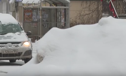     Жители Канска жалуются на снег на тротуарах и обочинах