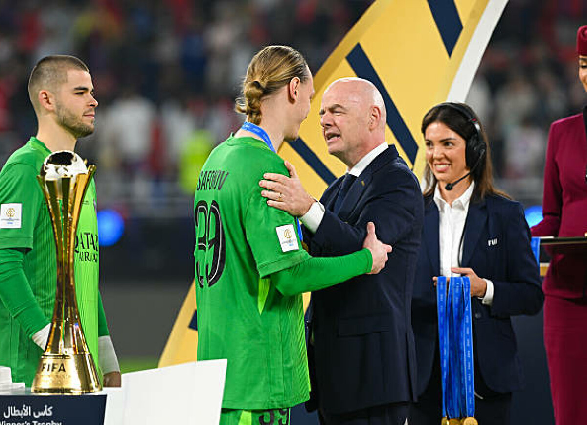     Экс-нападающий сборной Франции Дюгарри высказался о конкуренции между Сафоновым и Шевалье