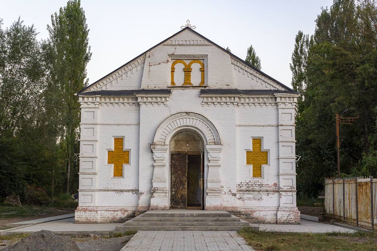 Куршаб. Церковь Покрова Пресвятой Богородицы. Фасад с улицы