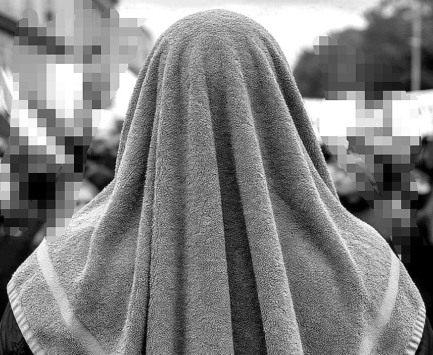 Не так-то просто найти фото бунтуещего полотенца)) 