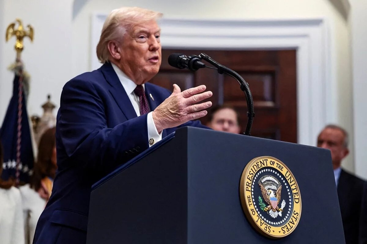    Сама ситуация с бесконечными выступлениями Дональда Трампа уже напоминает типичный для Америки «день сурка», добавляет политолог.