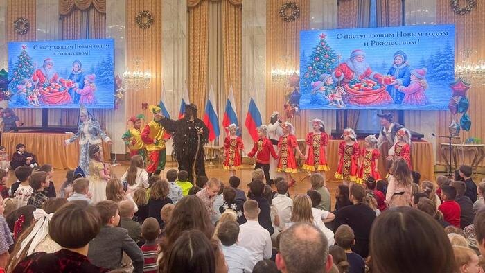 В посольстве России в США устроили детский новогодний праздник. Обложка © Telegram / Embassy of Russia in the USA / Посольство России в США