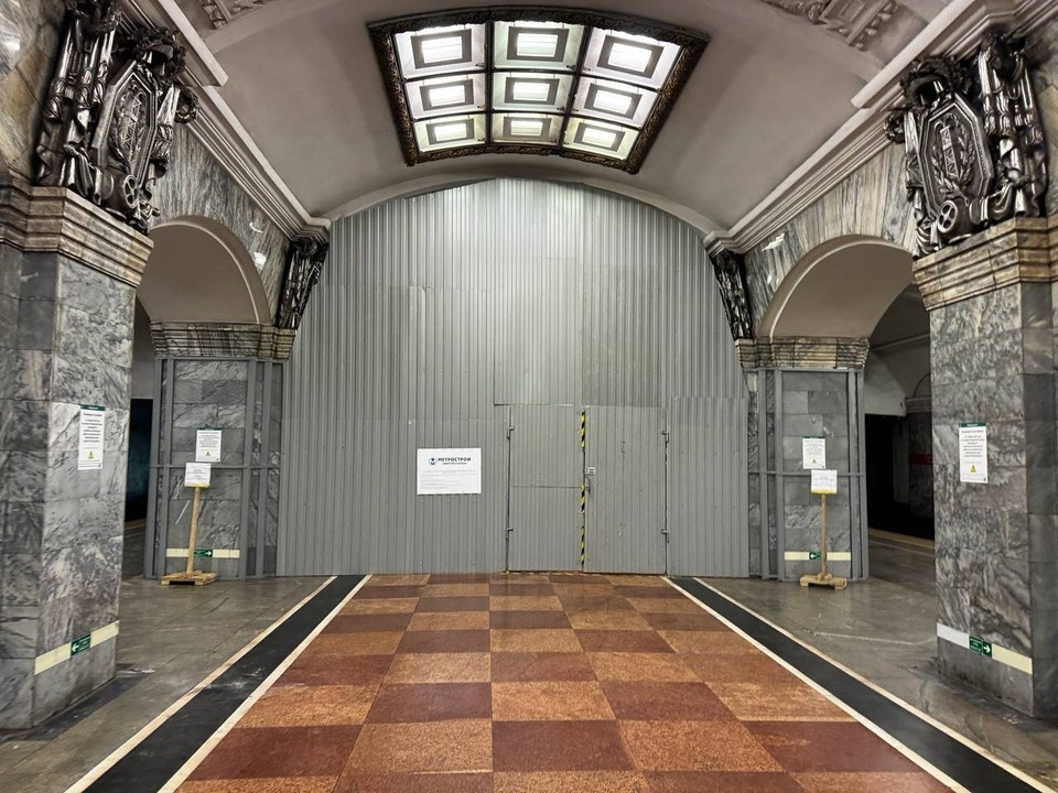    Ограждение стояло с ноября 2024 года. Фото: telegram-канал «Подземник»