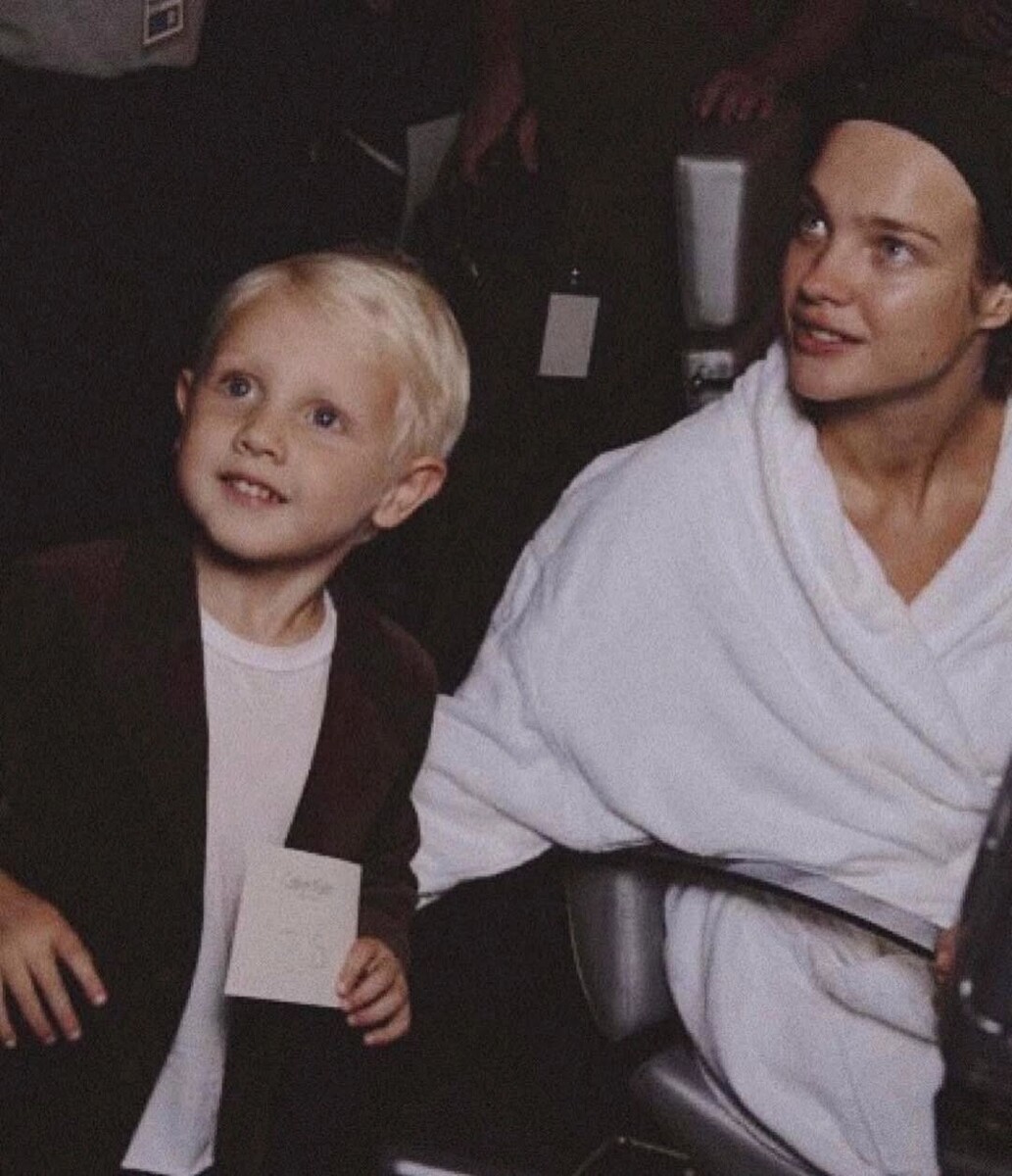    Маленький Лукас Портман с Натальей Водяновой   Calvin Klein S/S 2006 / Instagram* Лукаса Портмана