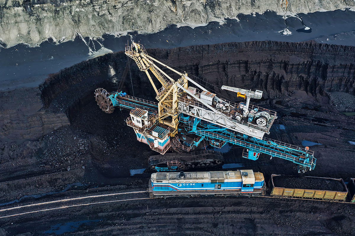     Тепловые станции Красноярского края работают на рядом расположенных богатых месторождениях бурого угля, добываемого на таких крупнейших разрезах, как Бородинский, Березовский и Назаровский