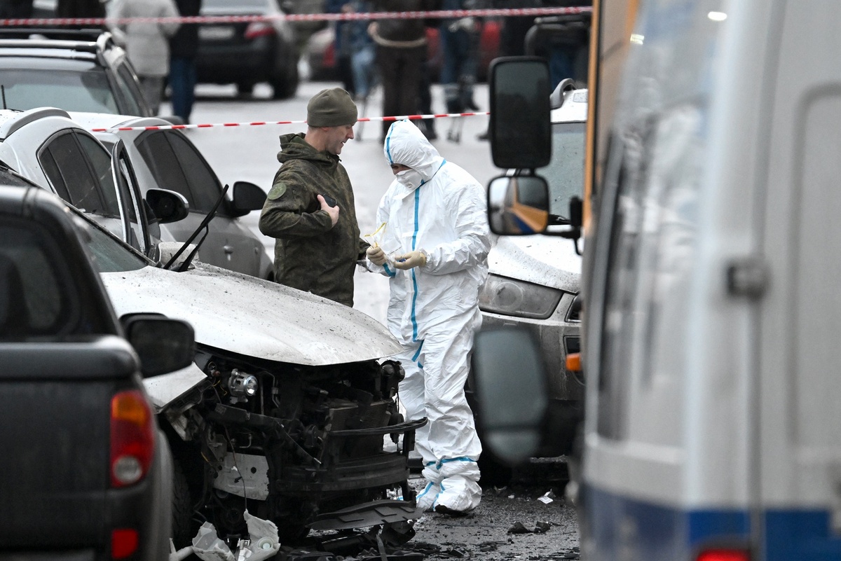    Киевский режим на поле боя побед одержать не способен. Поэтому воевать предпочитает террористическими методами, подрывая гражданские автомобили в центре мирных городов. /Алексей Майшев/РИА Новости