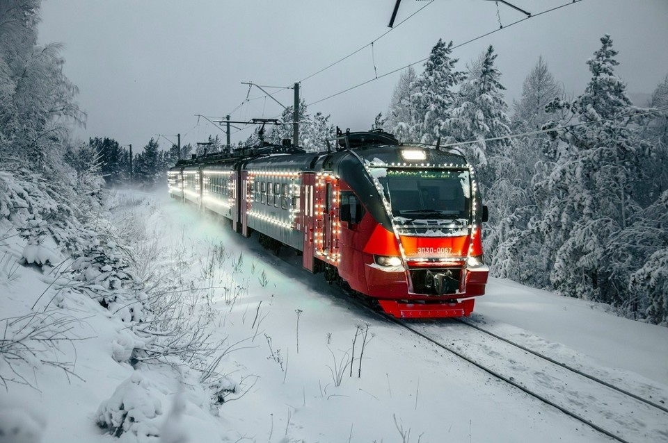    В Красноярске запустили праздничную электричку. Фото: КрасЖД