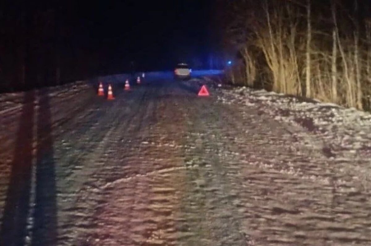    На повороте мальчик выехал на встречную полосу.