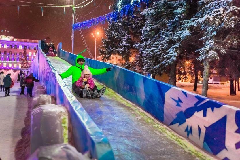     Яңы йылға 573 боҙ ҡаласығы төҙөлдө