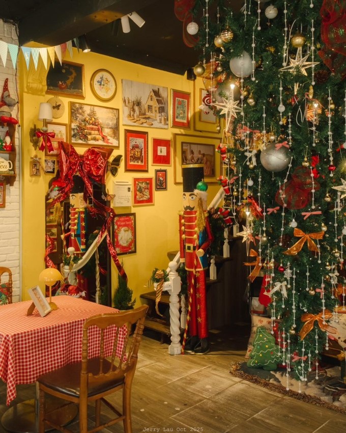 Адрес:- улица Ле Ван Си, 491/2, район Ньеу Лок.- улица Хоангша, 1355/7, район Таншоннят.