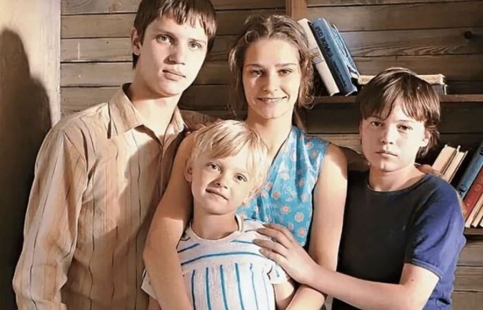 Родила пятерых детей.