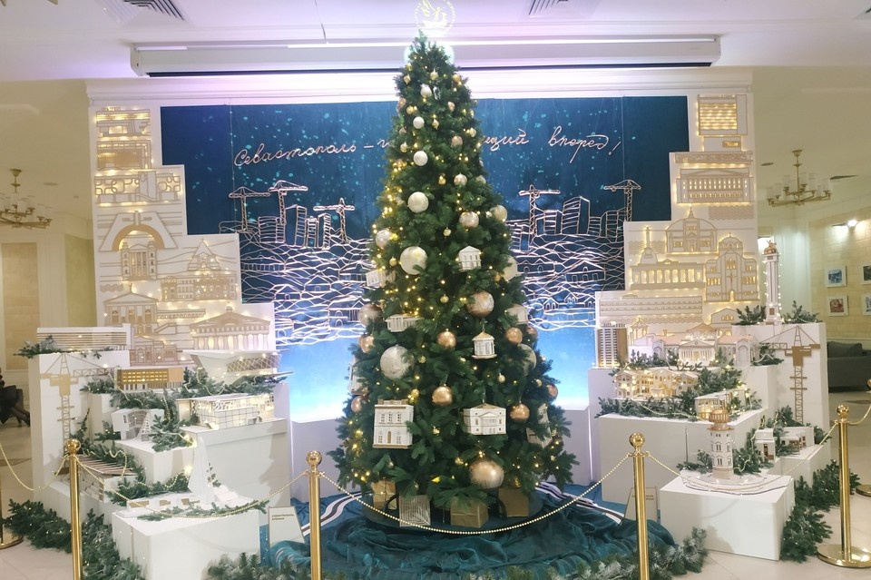    Каждый год ученики школы искусств готовят новое новогоднее убранство. Лиля Голова