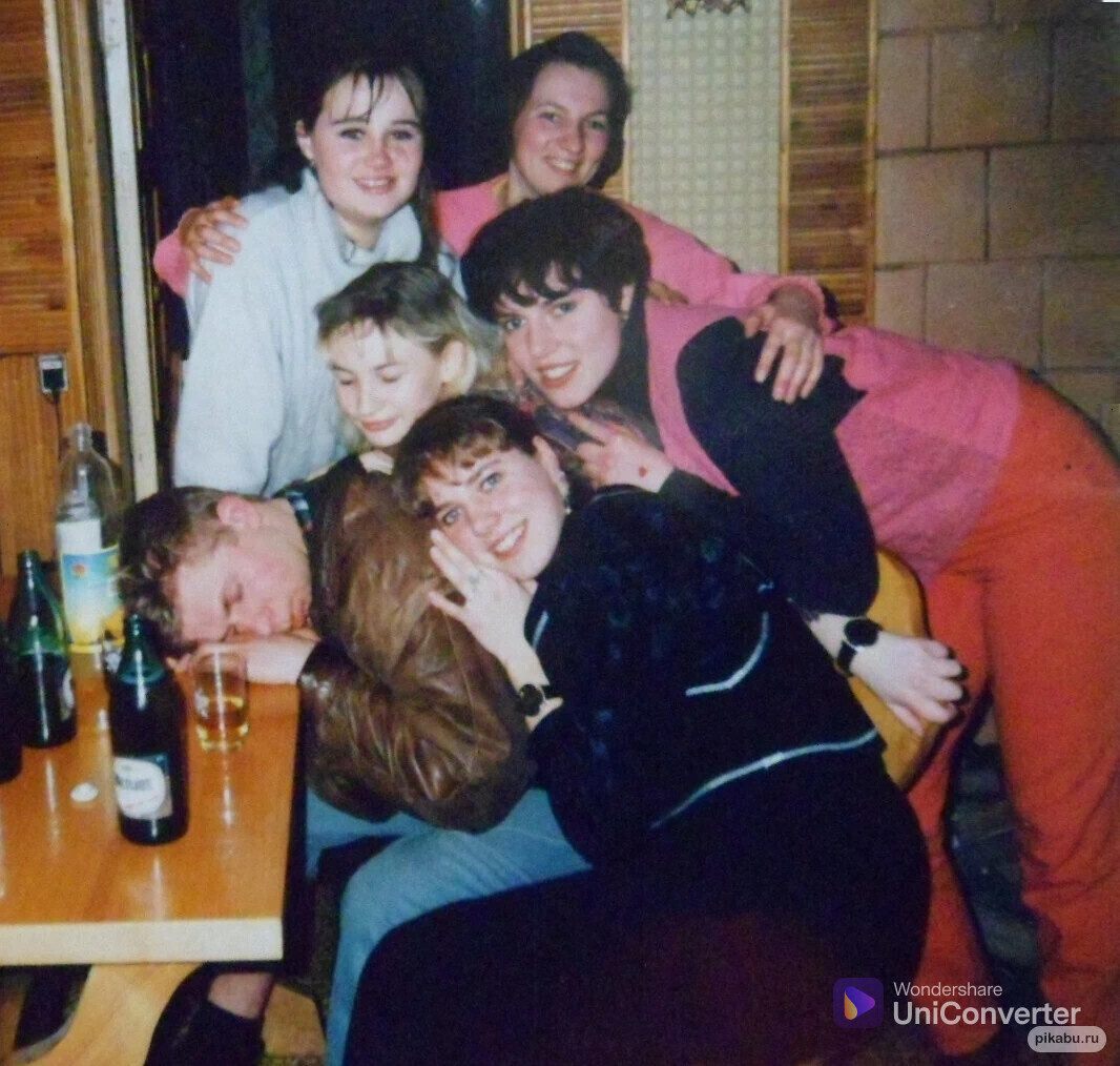 А ЗДЕСЬ МИЛО ОЧЕНЬ, ОБНЯЛИ ПАРНЯ ДОБРЫЕ, ВЕСЁЛЫЕ ДЕВУШКИ И ТАКЖЕ НЕ ТРЕБОВАЛИ ОТ НЕГО КАКИХ ТО ВЫСОТ, НЕ ТРЕБОВАЛИ ПО РЕСТОРАНАМ ДОРОГИМ ВОДИТЬ ИХ, ОН ИМ НИЧЕГО НЕ БЫЛ ДОЛЖЕН И ОБЯЗАН, ВСЁ БЫЛО ВЗАИМНО😊