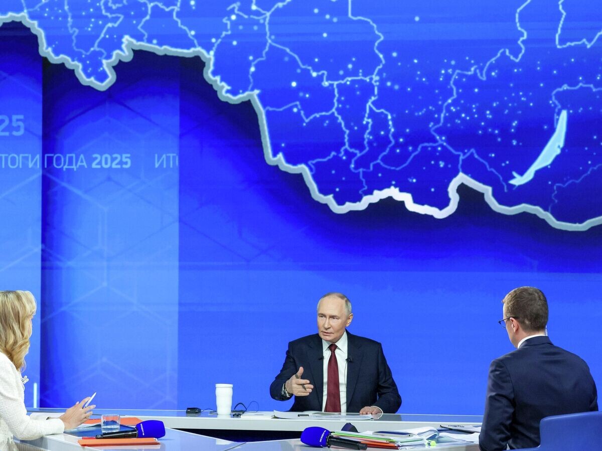    Президент Владимир Путин отвечает на вопросы во время специальной программы "Итоги года" | © РИА Новости / POOL