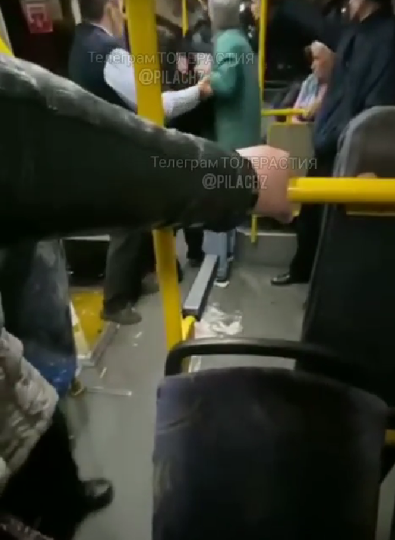 Иноземка ответила на замечание русского мужчины в автобусе: «Вы, русские, слишком много о себе позволяете!»