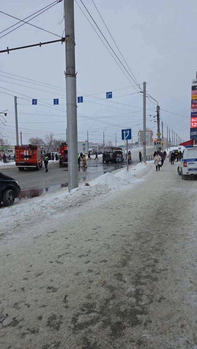    Сгоревшая маршрутка на проспекте Ленина. Источник: "Инцидент Барнаул"