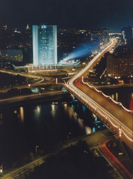 Панорама Москвы со зданием Мэрии. Вадим Шульц, сентябрь 1997 года, г. Москва, Кутузовский пр-т, МАММ/МДФ.
