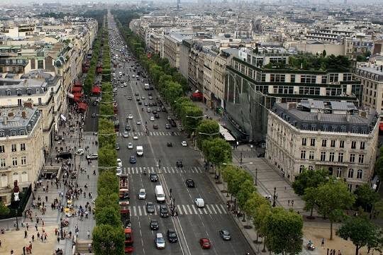    Во Франции решили урезать помощь украинским беженцам