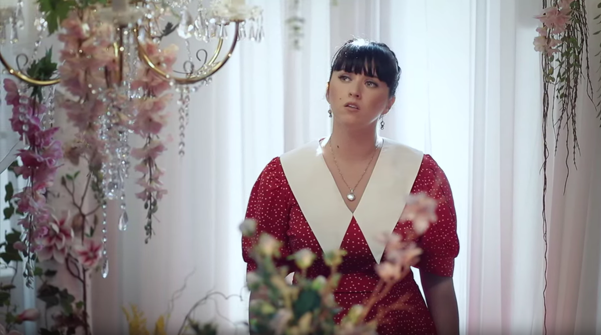 Иделия Мухаметзянова. Кадр из клипа "Вальс-воспоминание".