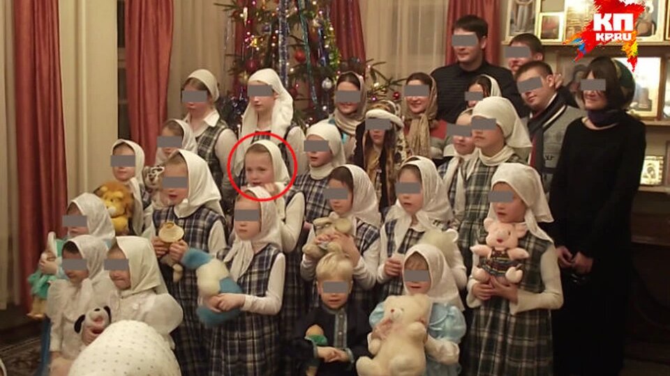 «Я не виновата, она упала с печи»: многодетная мачеха и ее подруги до смерти замучили 13-летнюю дочь