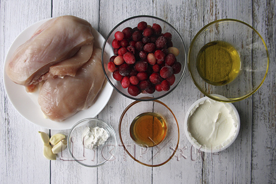 Что нужно для приготовления куриных рулетов с ягодами.
