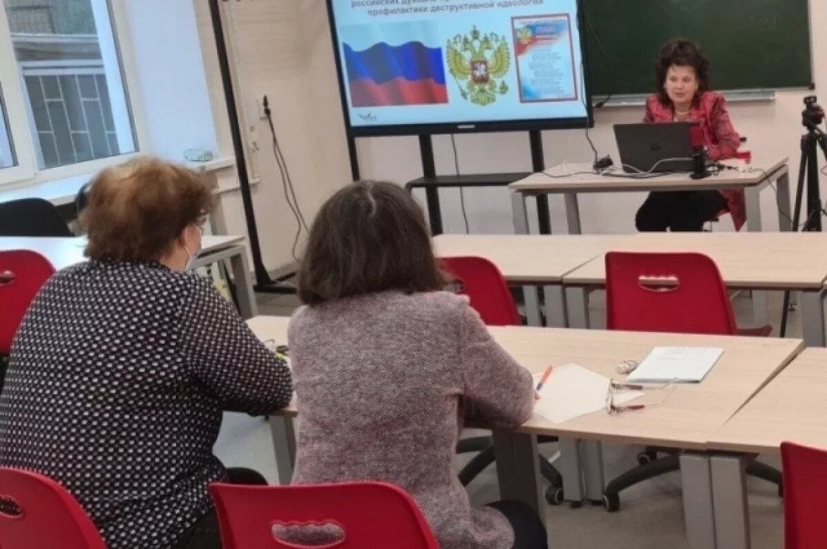    Курсы по профилактике вредоносного влияния интернета прошли в НГЛУ