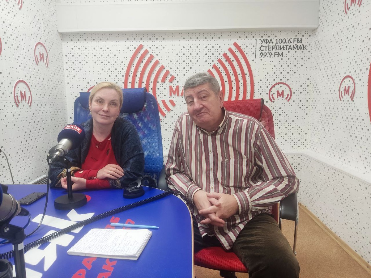    В рабочий полдень - 22.12.2025 Разговор в предверии Нового года