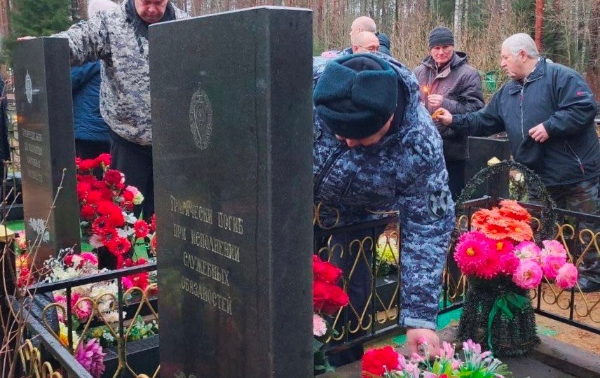 В Санкт-Петербурге представители Росгвардии почтили память сослуживцев, погибших при исполнении служебного долга