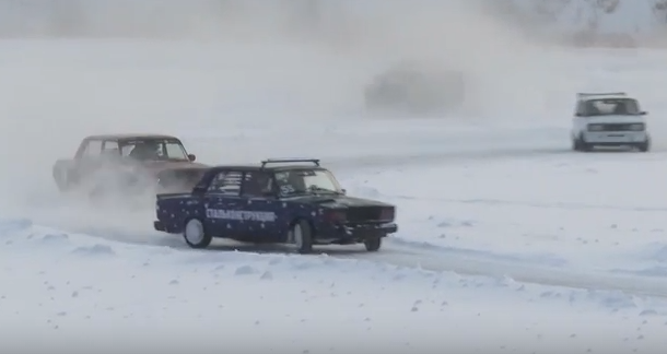     В Ачинске прошли соревнования по зимнему дрифту