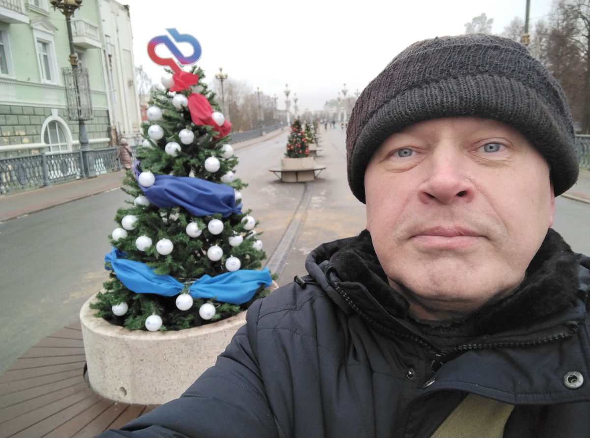 Фотография: Новогодняя ёлка в городе Орле. Александровский мост, город Орёл. Геннадий Горин. Зима, декабрь 2025 год.