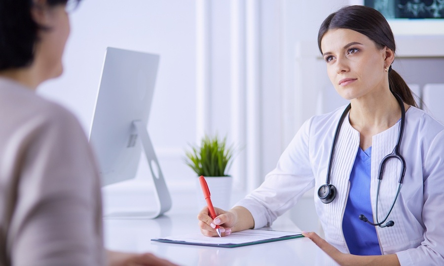 «Сначала грипп, потом — реанимация»: почему пневмония стала новой бедой и как её избежать, объясняет пульмонолог