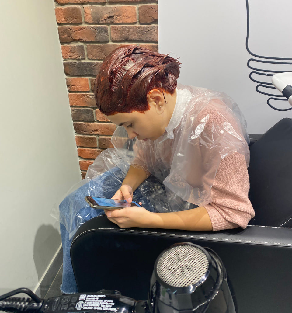 Клиенты стали более разумными, стало больше тех, кто выбирает серьезные процедуры, говорят мастера. Фото: Ирина Смирнова, «РТ»