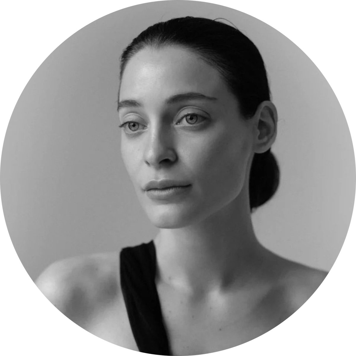    Цирковая эстетика, хвойные ветки и гималайский кедр: идеи новогодней сервировки от сет-дизайнеров (фото 1)