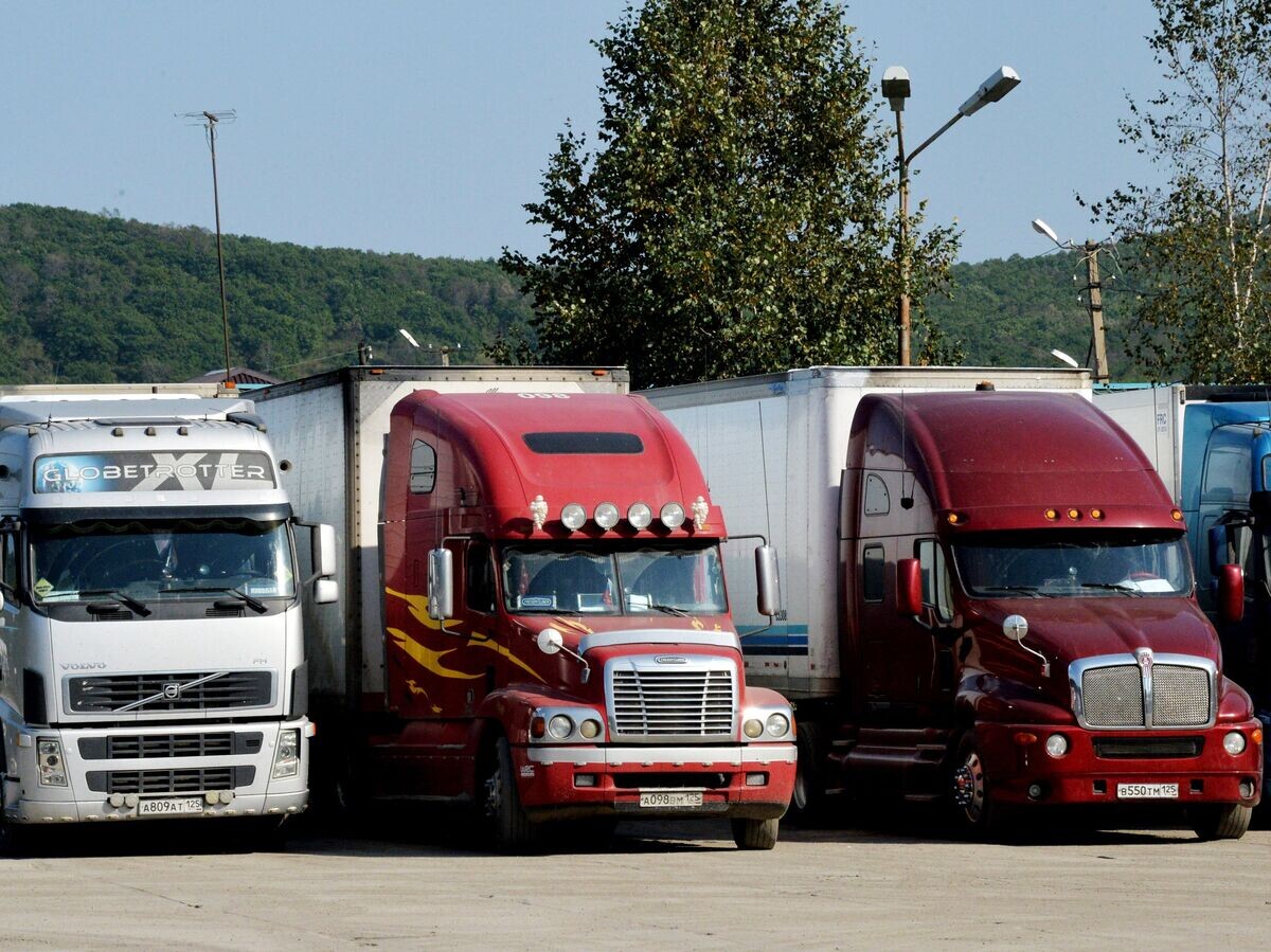    Грузовые автомобили© РИА Новости . Виталий Аньков