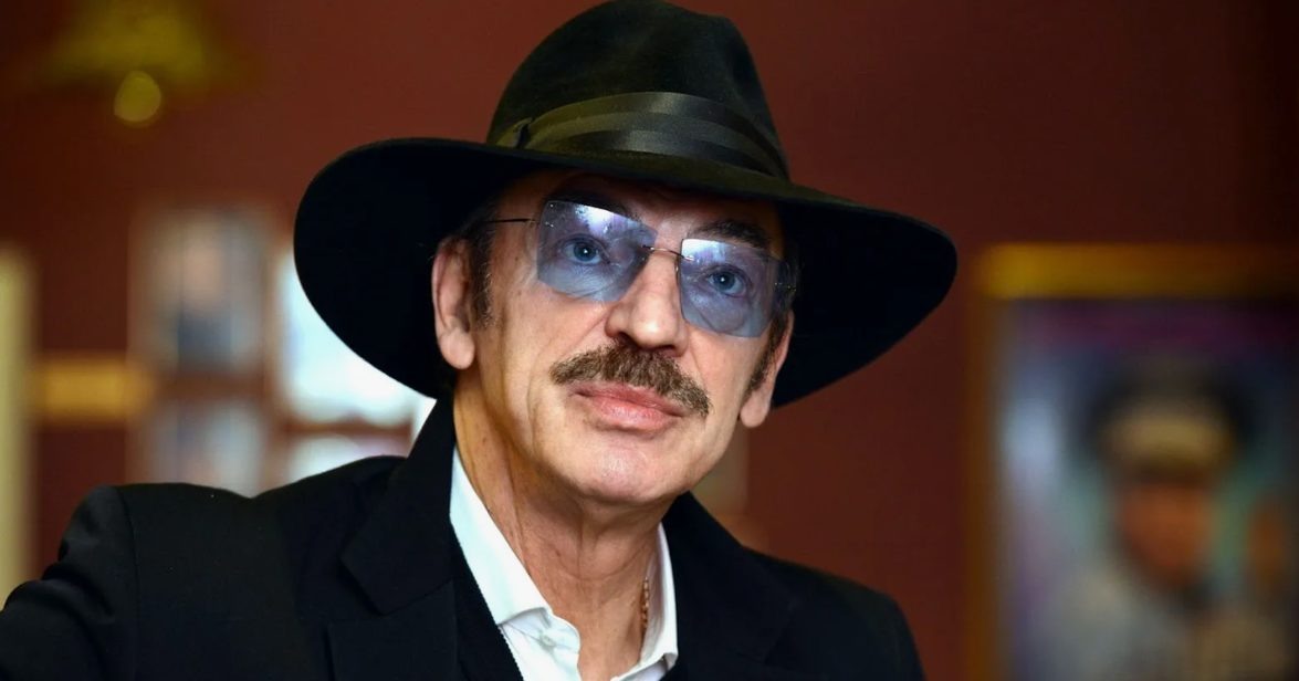 «Сегодня — время осмысления. Мучительного осмысления: правильно или неправильно, и вообще, зачем я живу, работаю, мучаюсь?».
М. Боярский