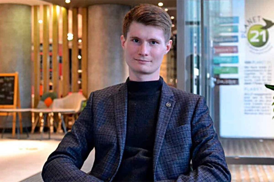    Во время атаки украинского беспилотника под Северском в ДНР погиб бывший корреспондент Lenta.ru Николай Чигасов. социальные сети