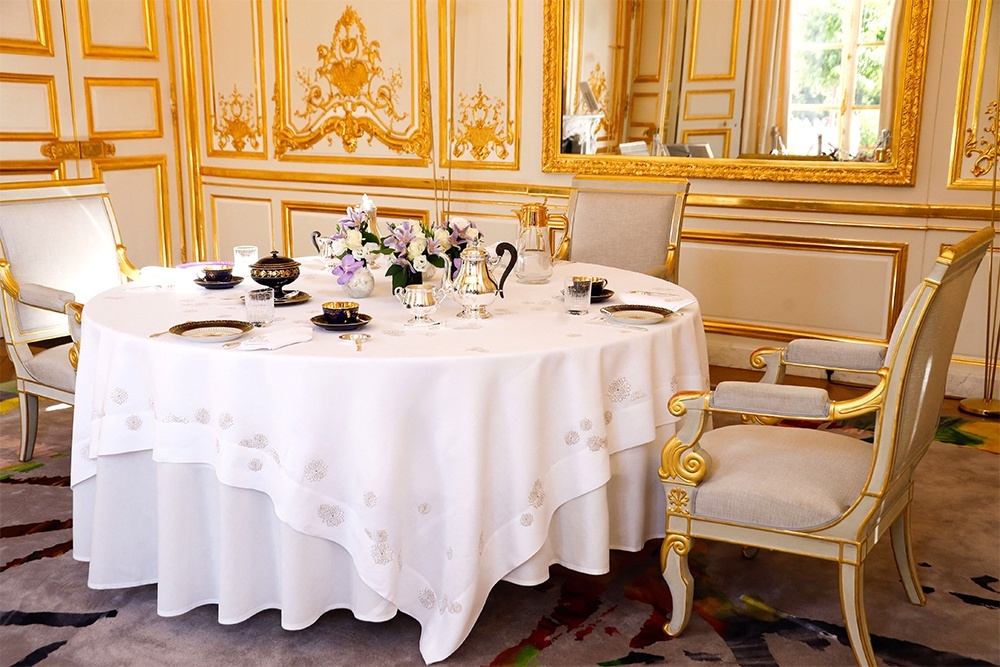    Богатая коллекция фарфора в Елисейском дворце значительно поредела. / REUTERS