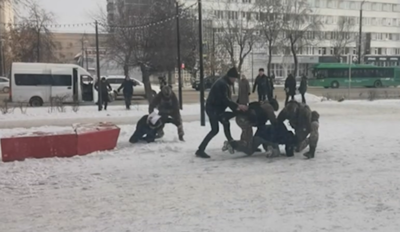    Момент задержания. Фото: ГУ МВД России по Челябинской области.