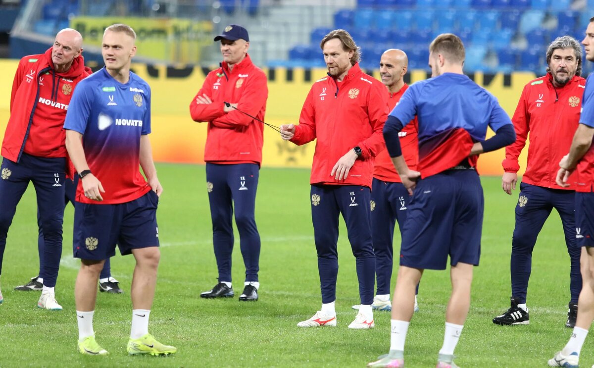    Валерий Карпин и сборная России Фото: Maksim Konstantinov / Global Look Press Полина Белоусова