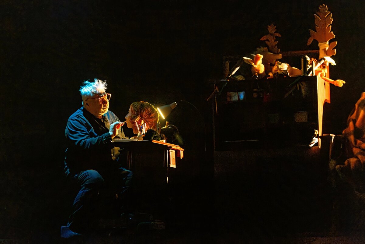 Спектакль "САШАШИШИН". Фото с сайта Театра "Современник".