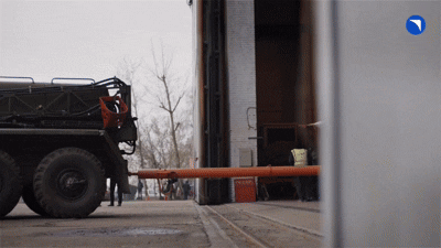 GIF сделана с видео, опубликованного на Telegram-канале Ugolok_Sitha. 22 декабря 2025 года истребитель Су-57 впервые поднялся в небо с перспективным двигателем «изделие 177».