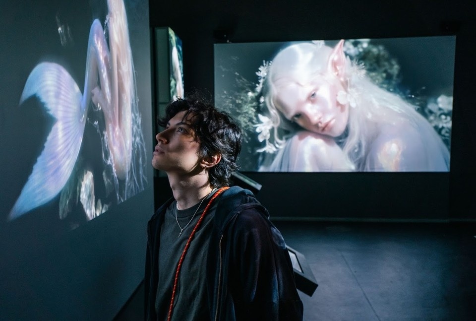    Работы художников будут представлены на мультимедийных экранах. Фото: NUR NOW x T2