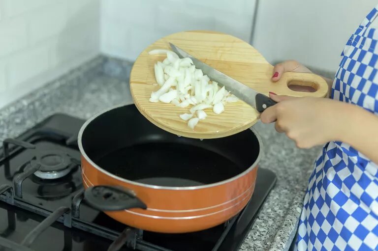 © Getty Images / bymuratdeniz
Приготовление салата "Голова Лошади"