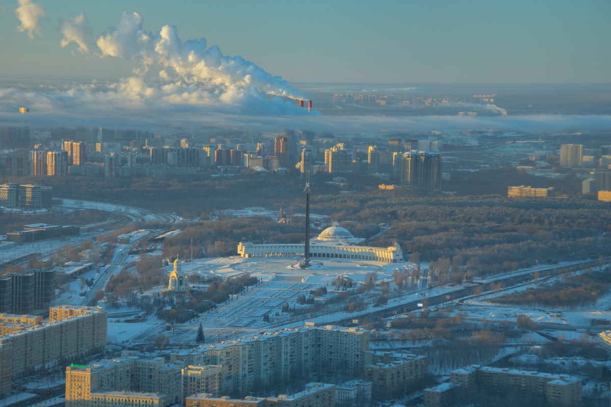 Вид на зимнюю Москву со смотровой площадки PANORAMA360