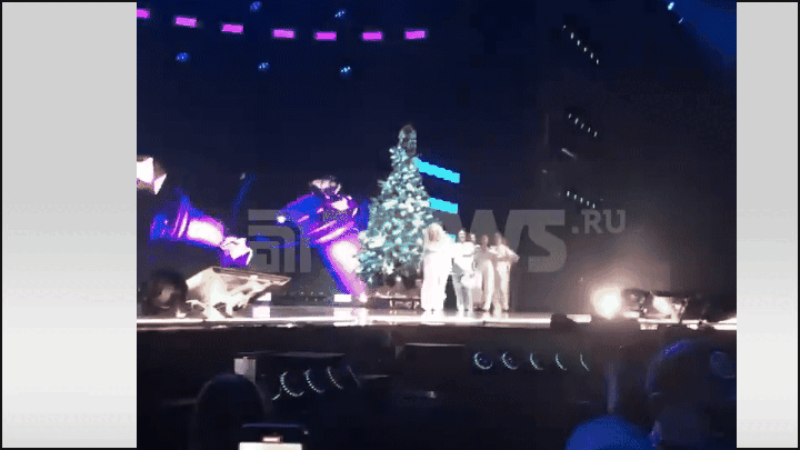    Лариса Долина вышла на сцену после проигрыша в суде. Зал ответил свистом. GIF видео "Кали юга today 2.0"